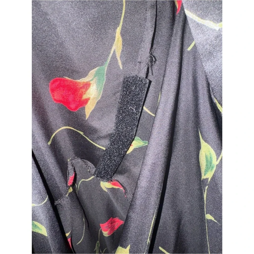 Vtg Y2K Victoria’s Secret Satin Rose Print Robe 2002 Black Silky Tie Front Robe